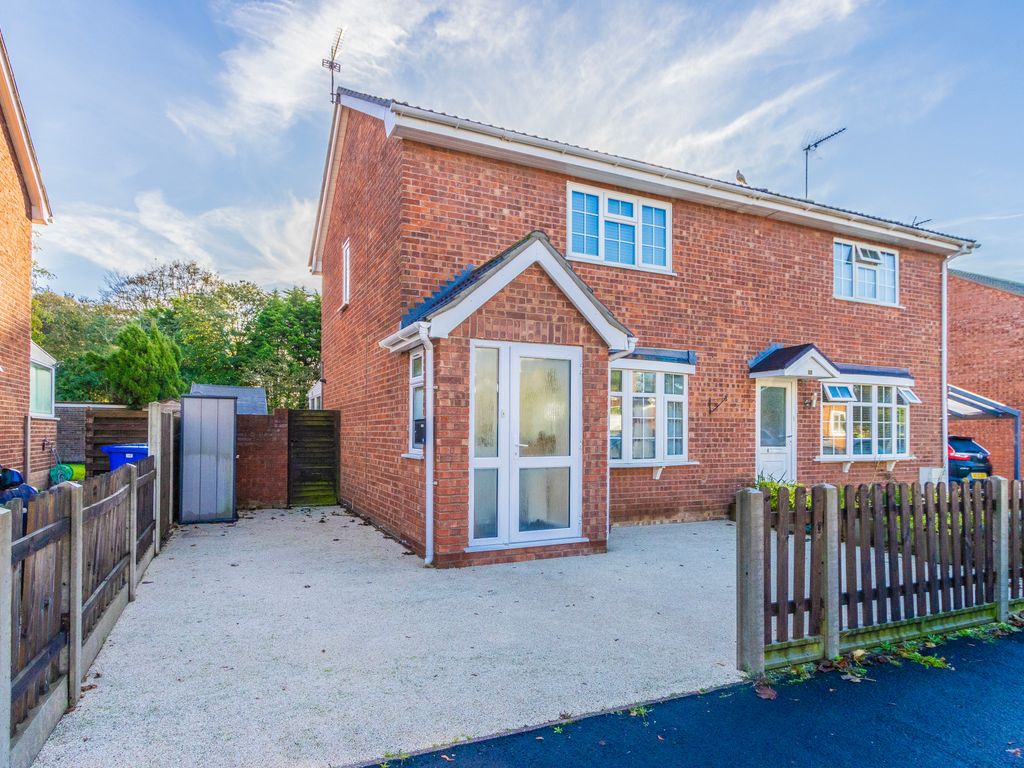 3 bed semidetached house for sale in Peregrine Way, Kessingland
