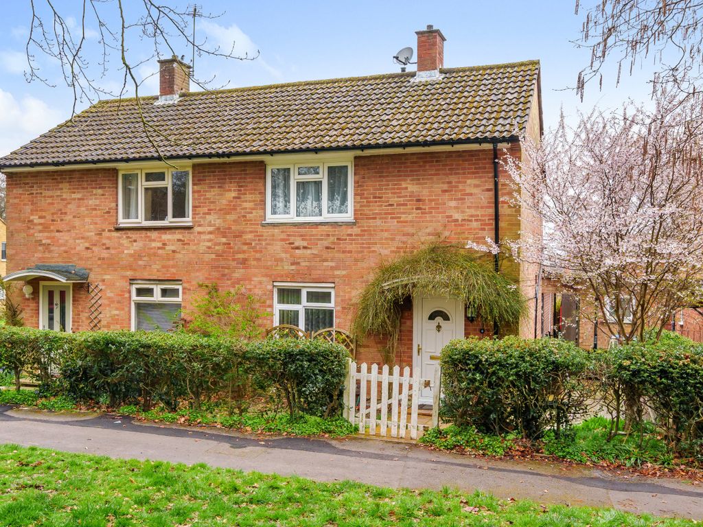 3 bed semidetached house for sale in Bullbrook Drive, Bracknell