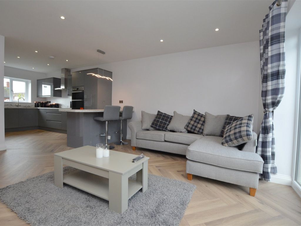 4 bed semidetached house for sale in Clayroyd Court, Worsbrough