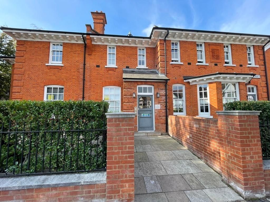 2 bed property to rent in Claremont Road, WestcliffOnSea SS0, £1,300