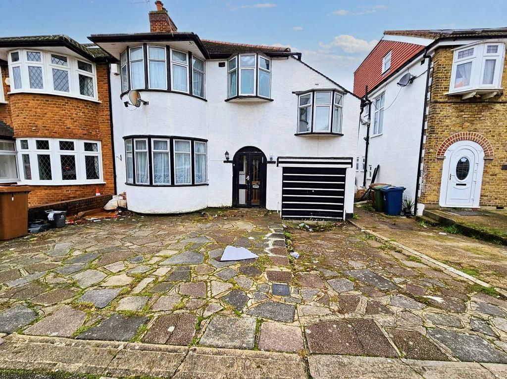 4 bed semidetached house for sale in Ventnor Avenue, Stanmore HA7, £