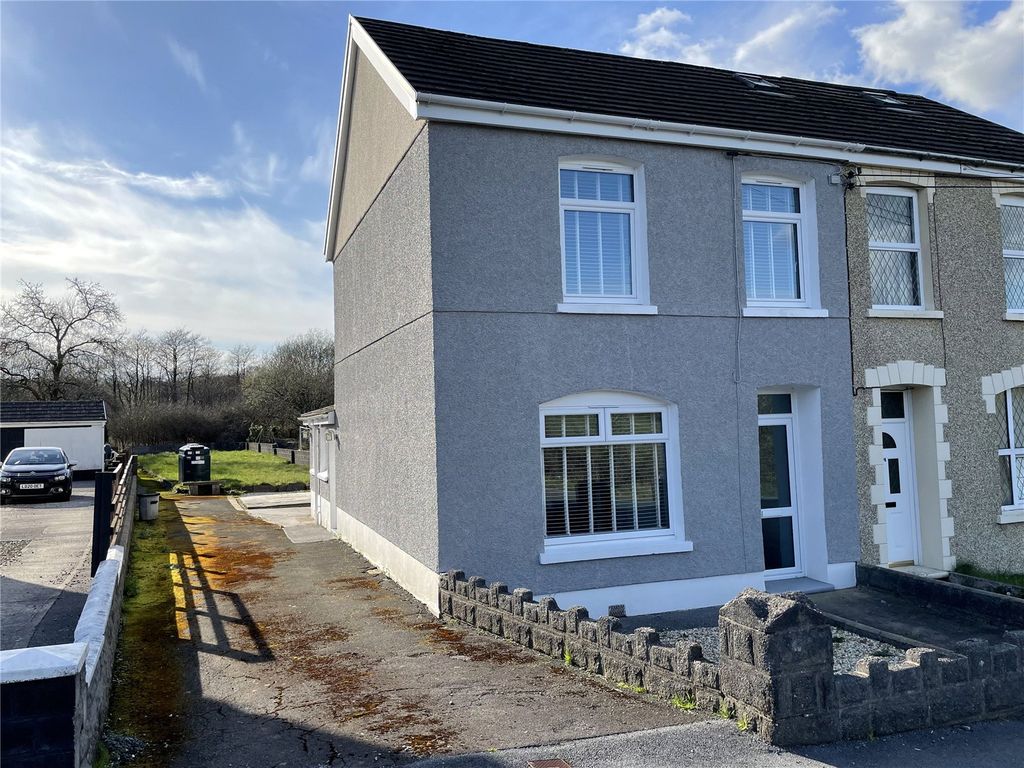 3 bed semidetached house for sale in Llannon Road, Pontyberem