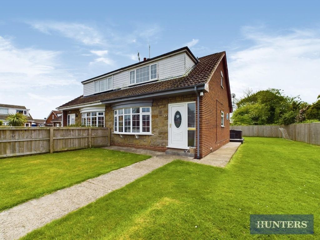 3 bed semidetached house for sale in Fenwick Close, Cayton