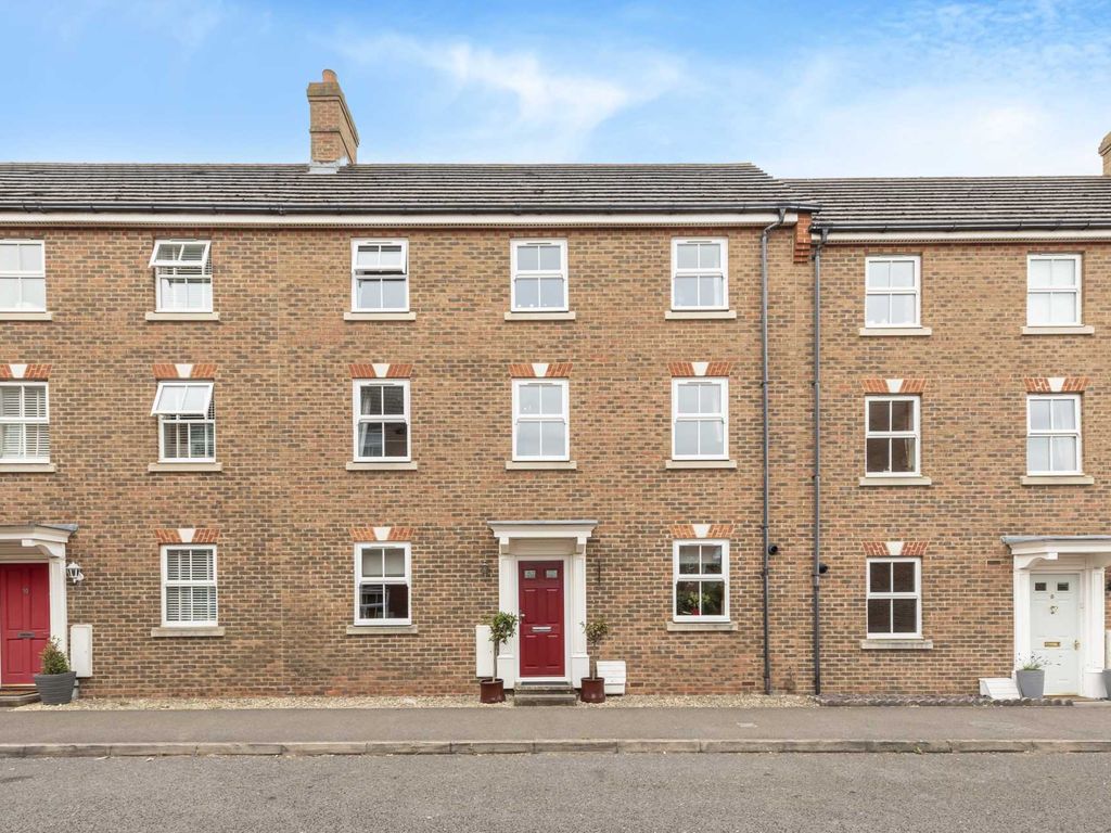 Disraeli Sq, Aylesbury HP19  