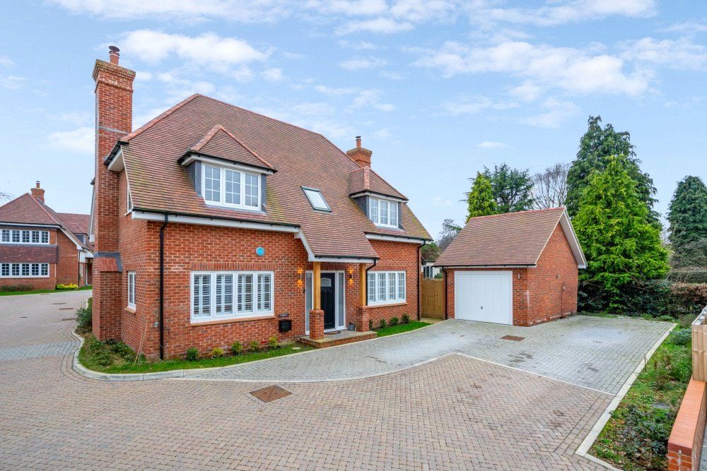 4 bed detached house for sale in Ballinger Road, South Heath, Great