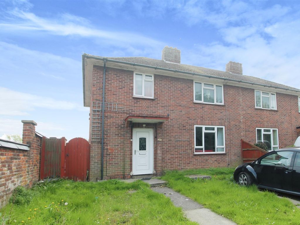 3 bed semidetached house for sale in Magdalen Way, Gorleston, Great
