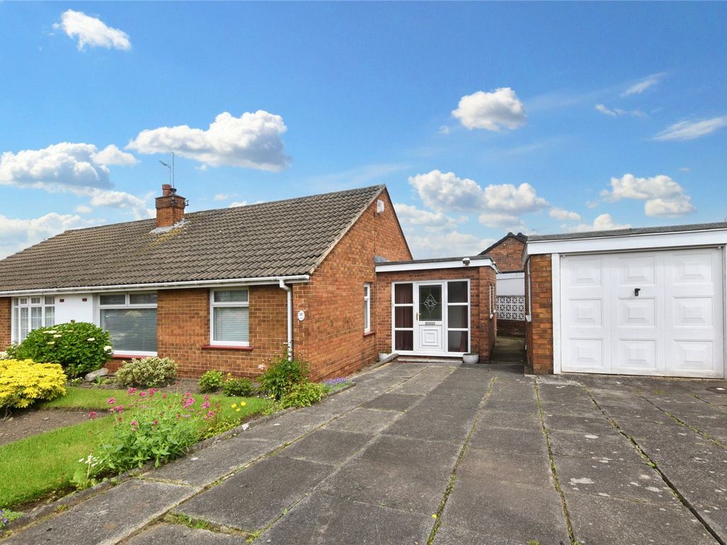 2 bed bungalow for sale in Brighton Avenue, Morley, Leeds, West