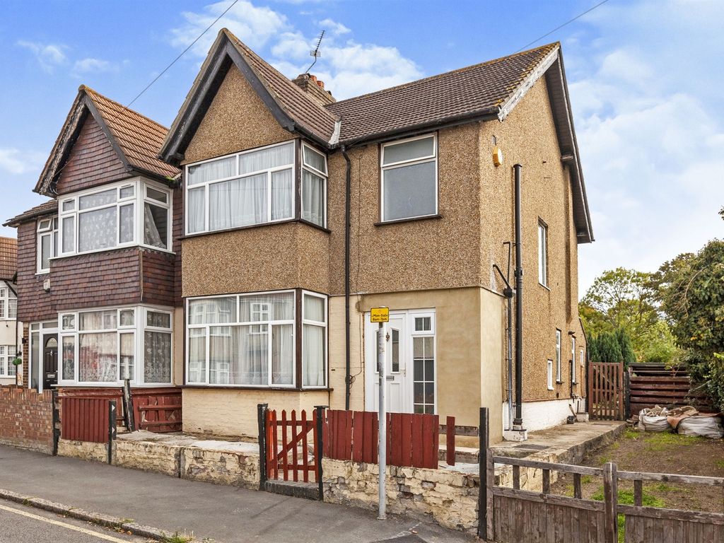 3 bed semidetached house for sale in Burlington Avenue, Slough SL1