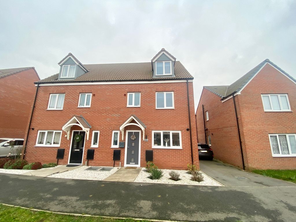 4 bed semidetached house for sale in Bellona Drive, Peterborough PE2