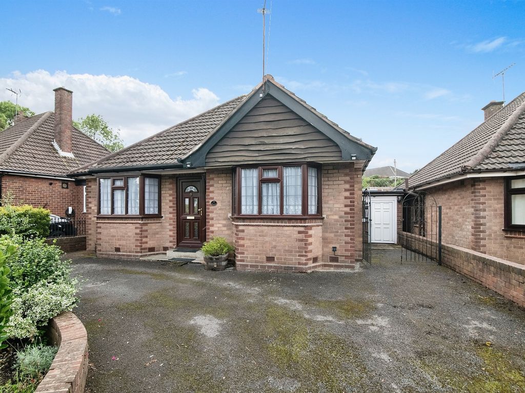 3 bed detached bungalow for sale in Yew Tree Hills, Netherton, Dudley