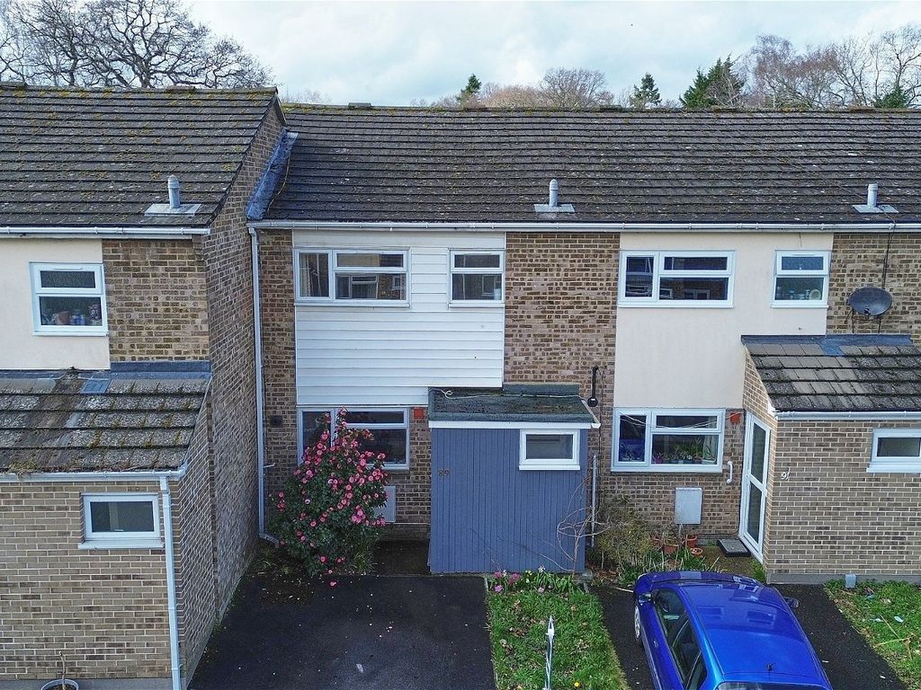 3 bed terraced house for sale in The Lea, Fleet GU51 Zoopla