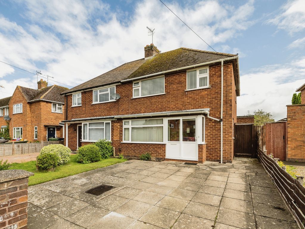 3 bed semidetached house for sale in Shakespeare Avenue, Warwick