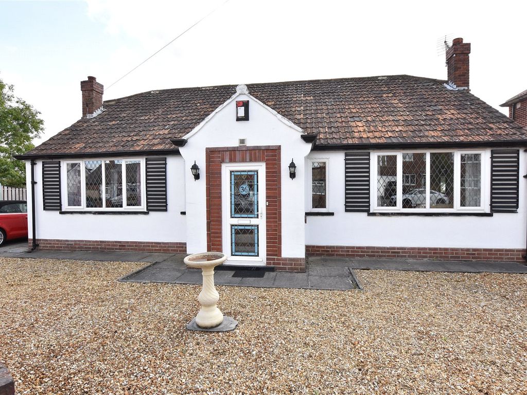 2 bed detached bungalow for sale in Lyndhurst Road, Scholes, Leeds