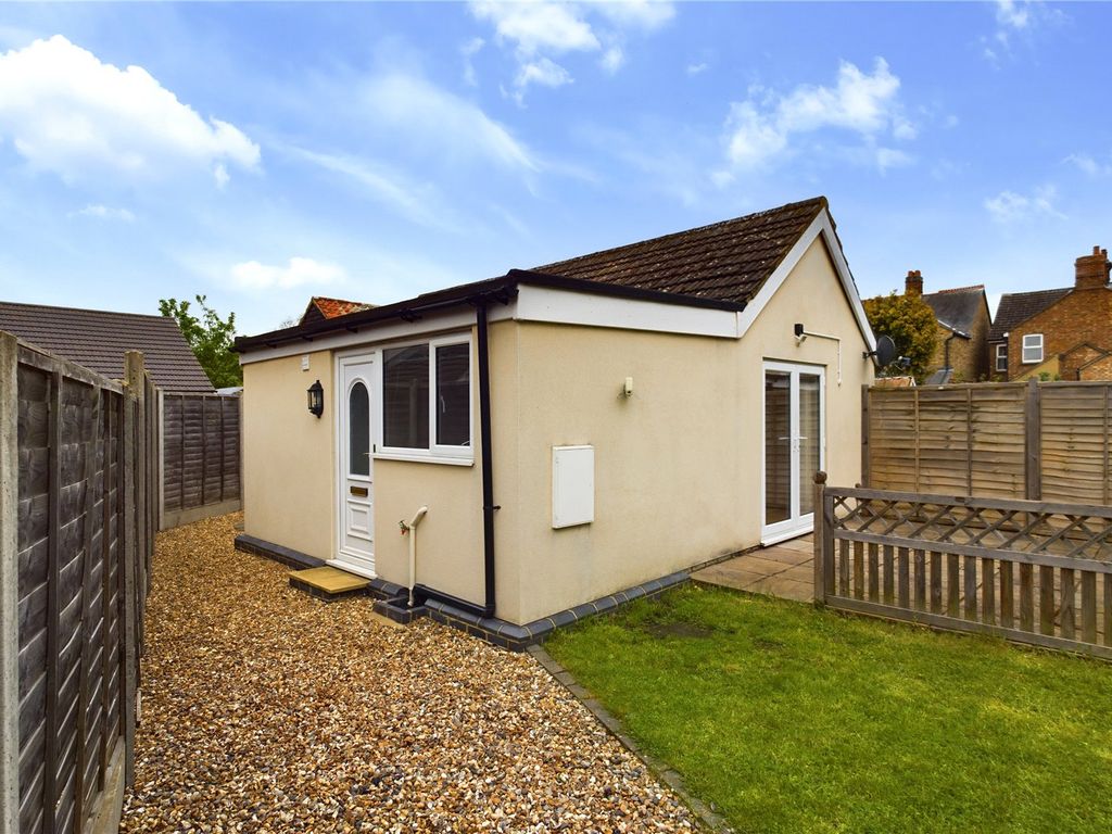 1 bed detached bungalow for sale in Sun Street, Biggleswade