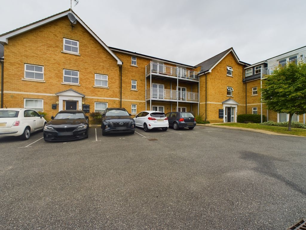 2 bed flat for sale in Little Tarpots Court, London Road, Benfleet SS7