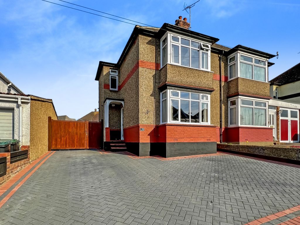 2 bed semidetached house for sale in Lamorna Avenue, Gravesend DA12