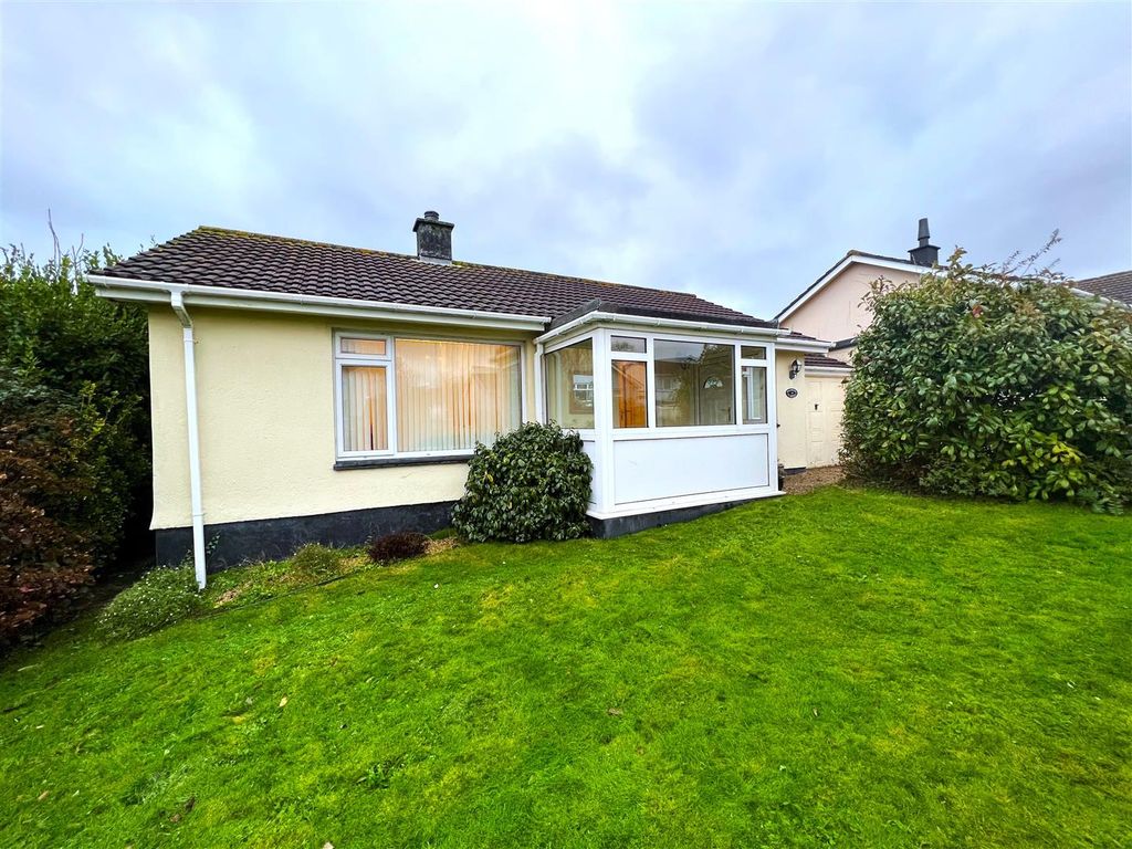 2 bed detached bungalow to rent in Colebrook Close, Redruth TR15, £
