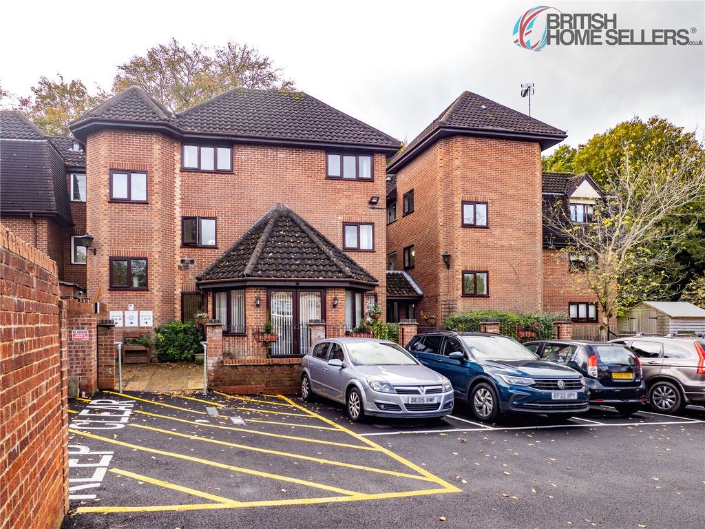2 bed flat for sale in Lorne Road, Warley, Brentwood, Essex CM14 Zoopla