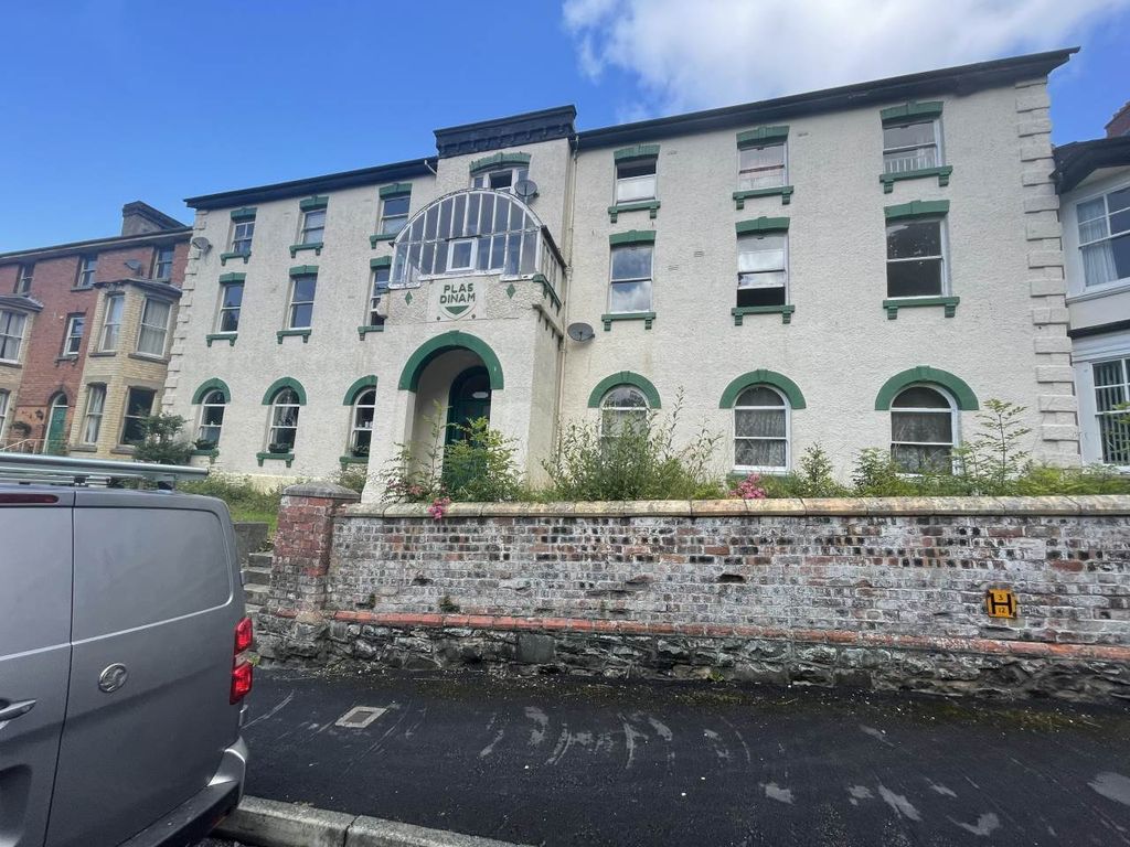 2 bed flat to rent in Plas Dinam, Norton Terrace, Llandrindod Wells LD1