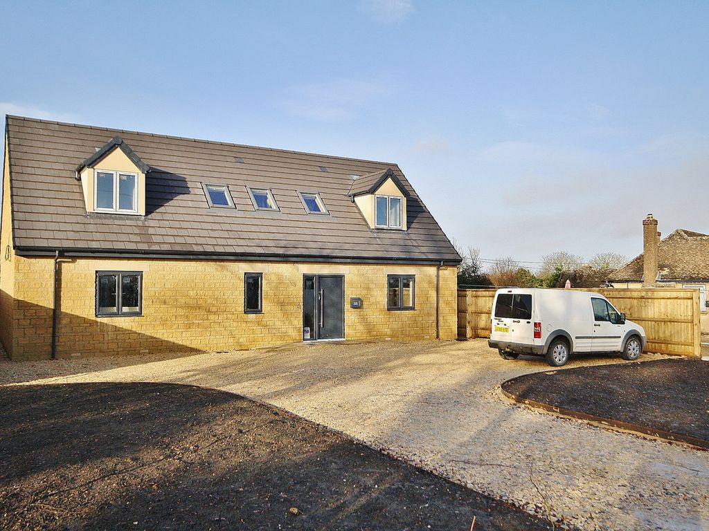4 bed detached house for sale in Brize Norton Road, Oxfordshire OX29, £
