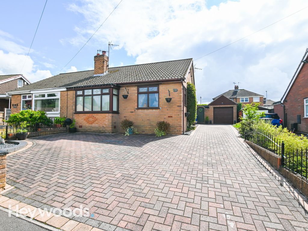 2 bed semidetached bungalow for sale in Priam Close, Bradwell