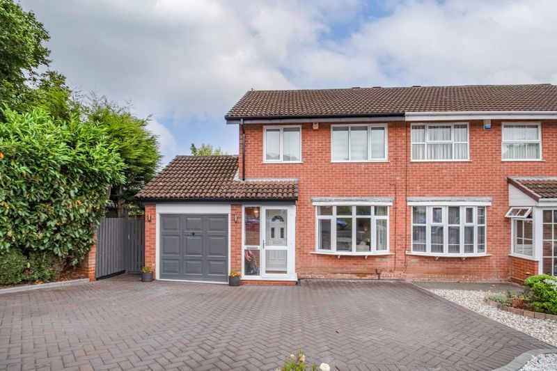 3 bed semidetached house for sale in Maisemore Close, Church Hill