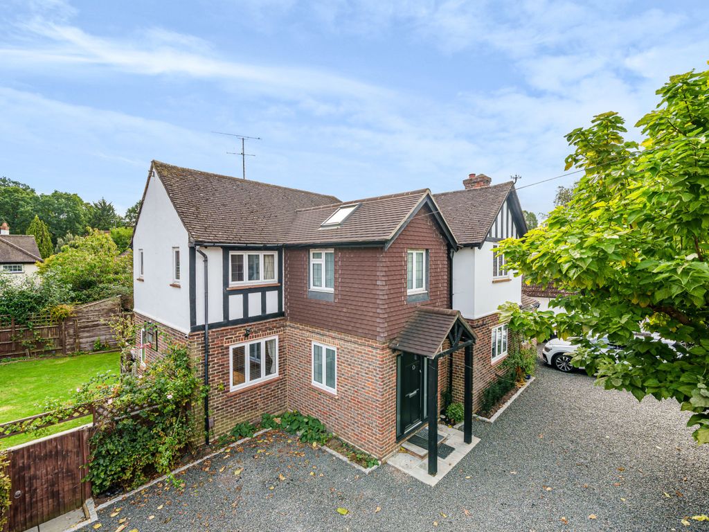 5 bed detached house for sale in Oriental Road, Woking GU22, £1,100,000