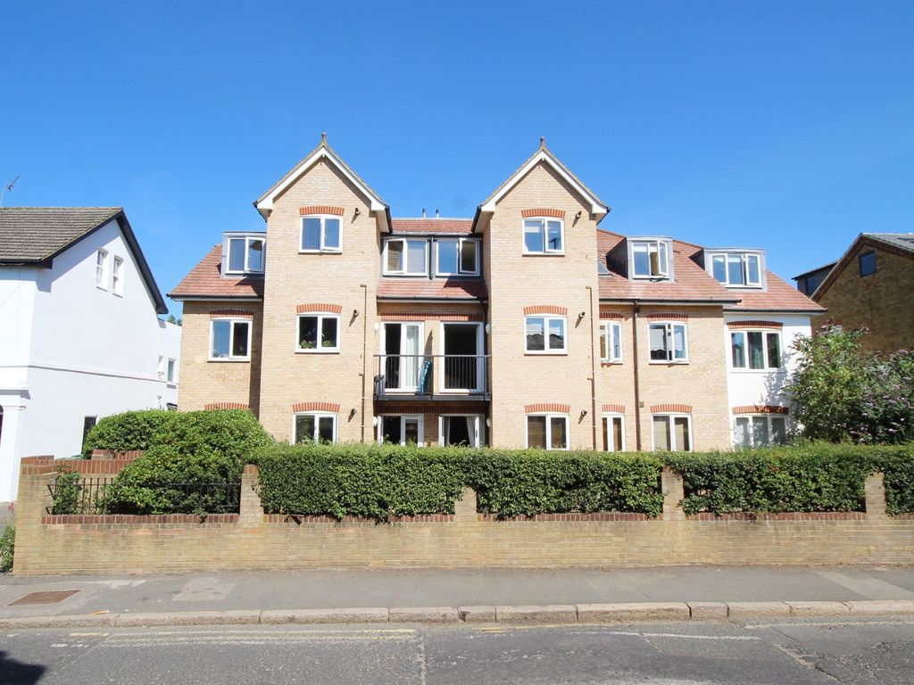 2 bed flat for sale in Gresham Road, Staines TW18 Zoopla