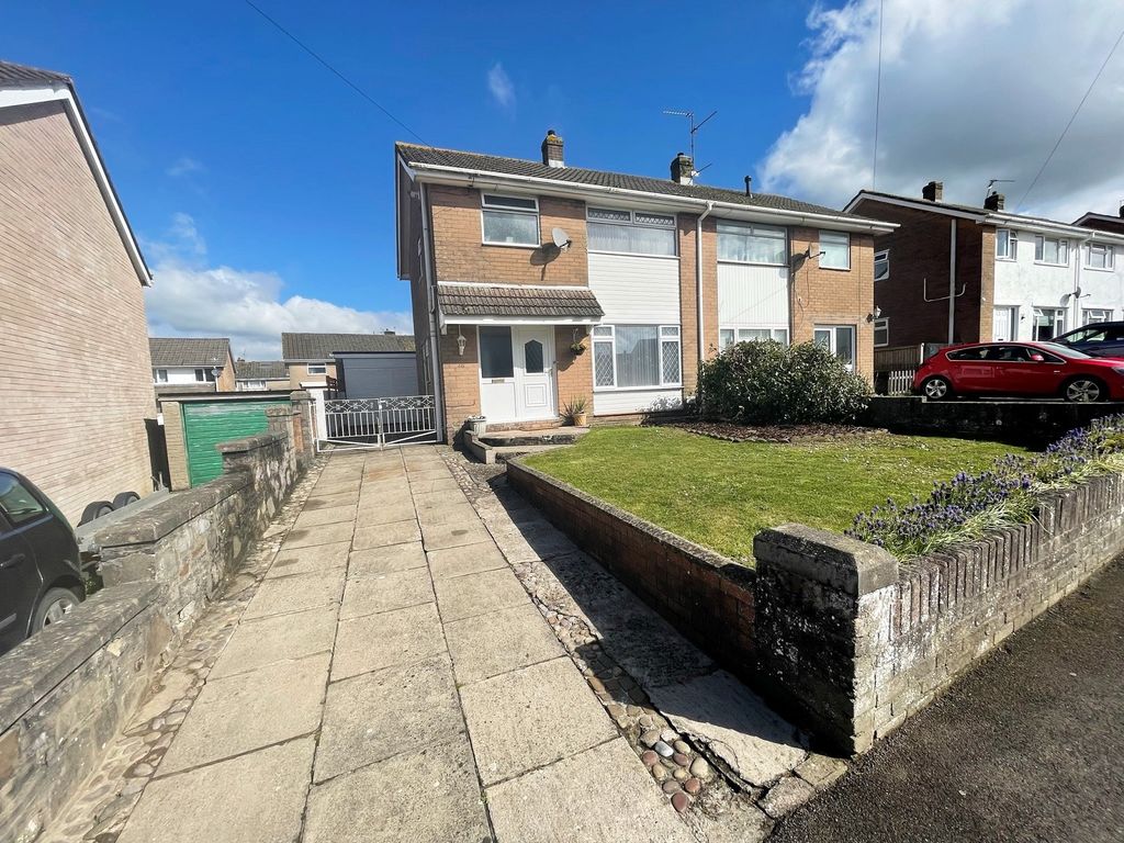 3 bed semidetached house for sale in Tennyson Road, Caldicot NP26 Zoopla