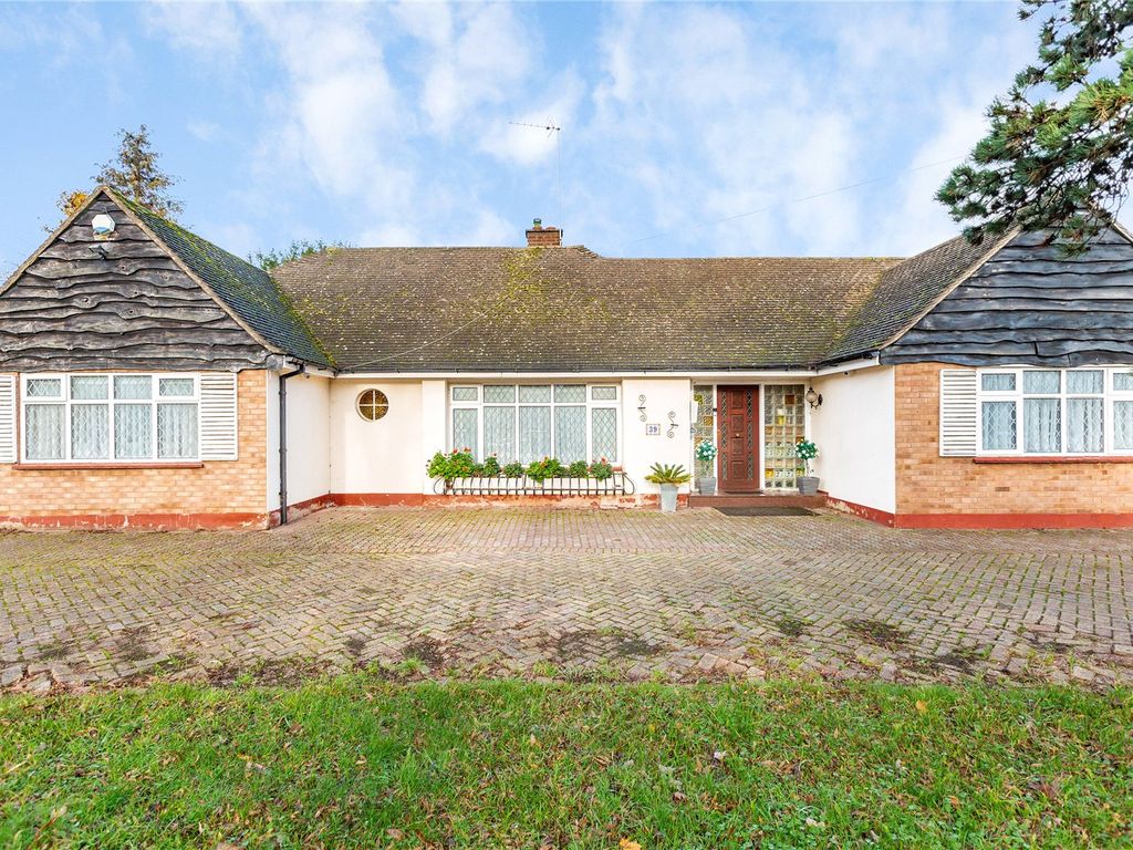 4 bed detached bungalow for sale in Brookside, Emerson Park RM11 Zoopla