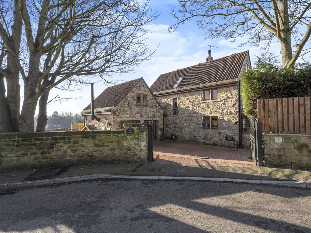 5 bed property for sale in Church Street, BoltonUponDearne, Rotherham