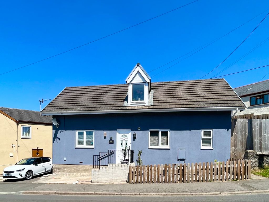 3 bed detached house for sale in Oak Lodge, Cefnpennar Road, Aberdare