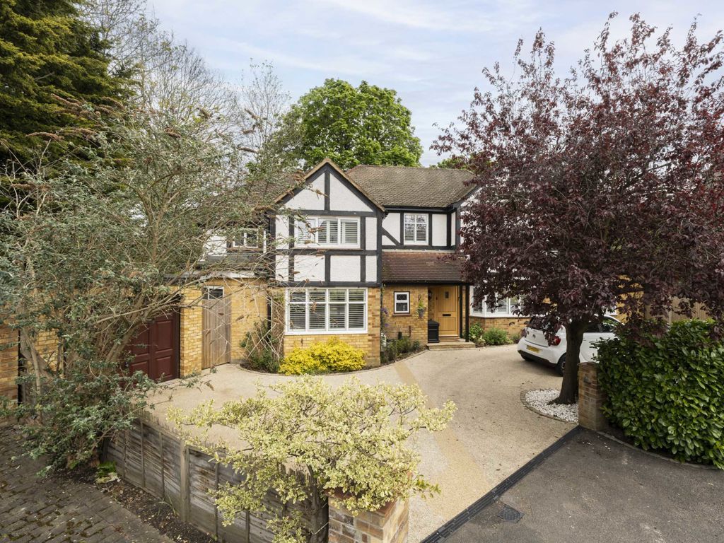 4 bed detached house for sale in Stratton Close, London SW19, £