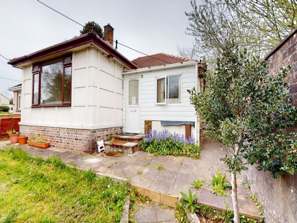 3 bed bungalow to rent in Fountain Hall Terrace, Carmarthen SA31, £850