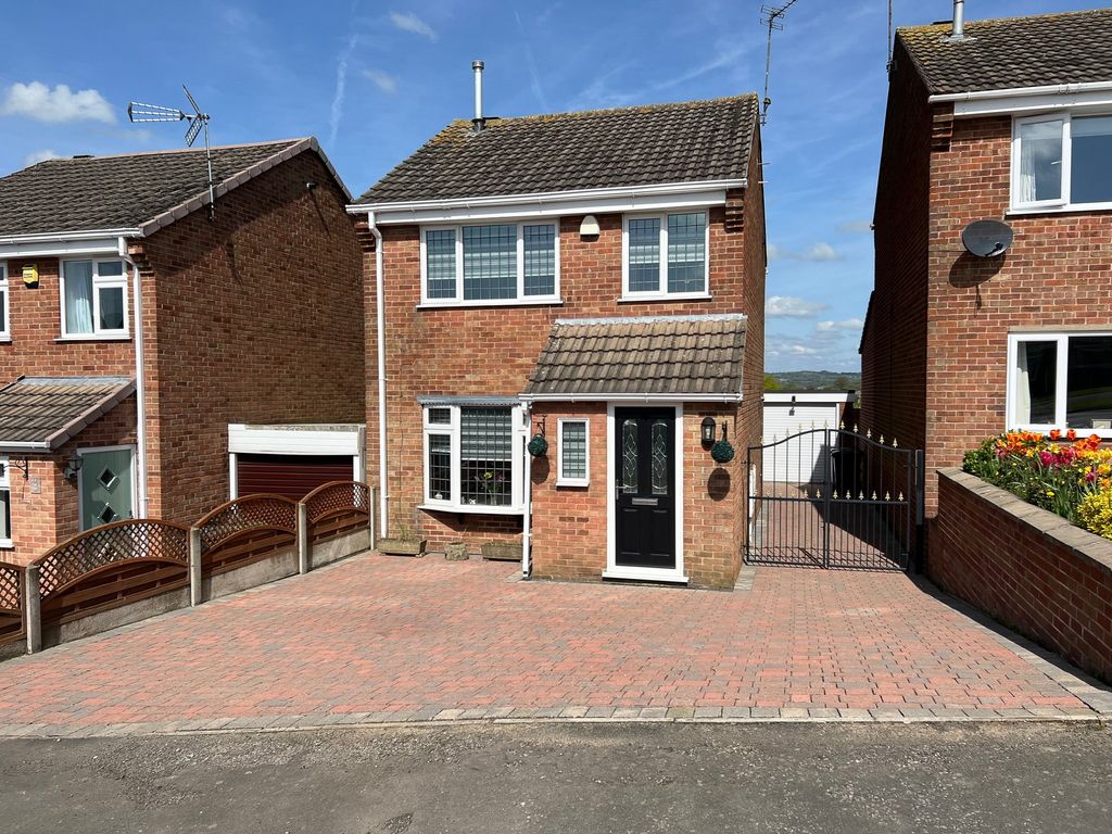 3 bed detached house for sale in High Edge Drive, Heage, Belper DE56