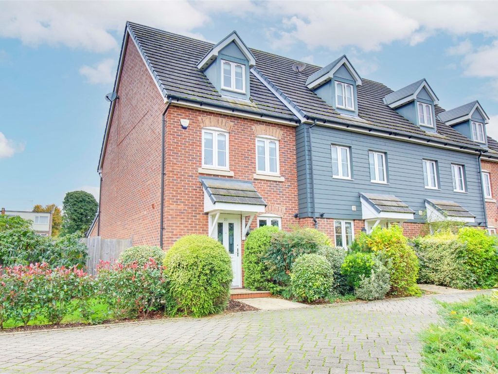 3 bed end terrace house for sale in Saffron Crescent, Sawbridgeworth