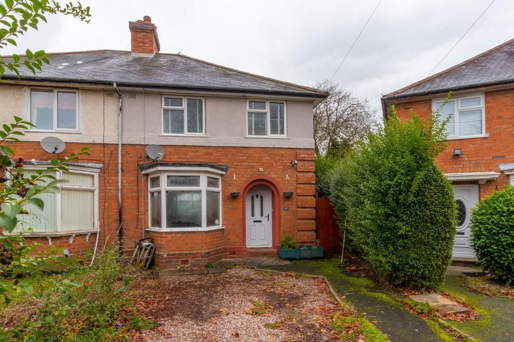 4 bed semidetached house for sale in Tinkers Farm Road, Northfield