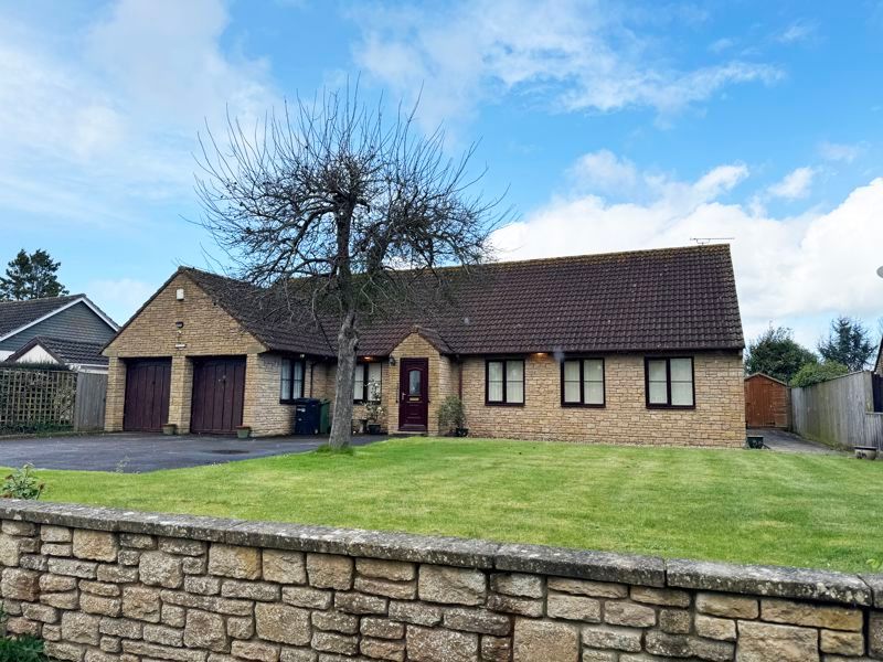 4 bed detached bungalow for sale in Stembridge, Martock TA12, £525,000