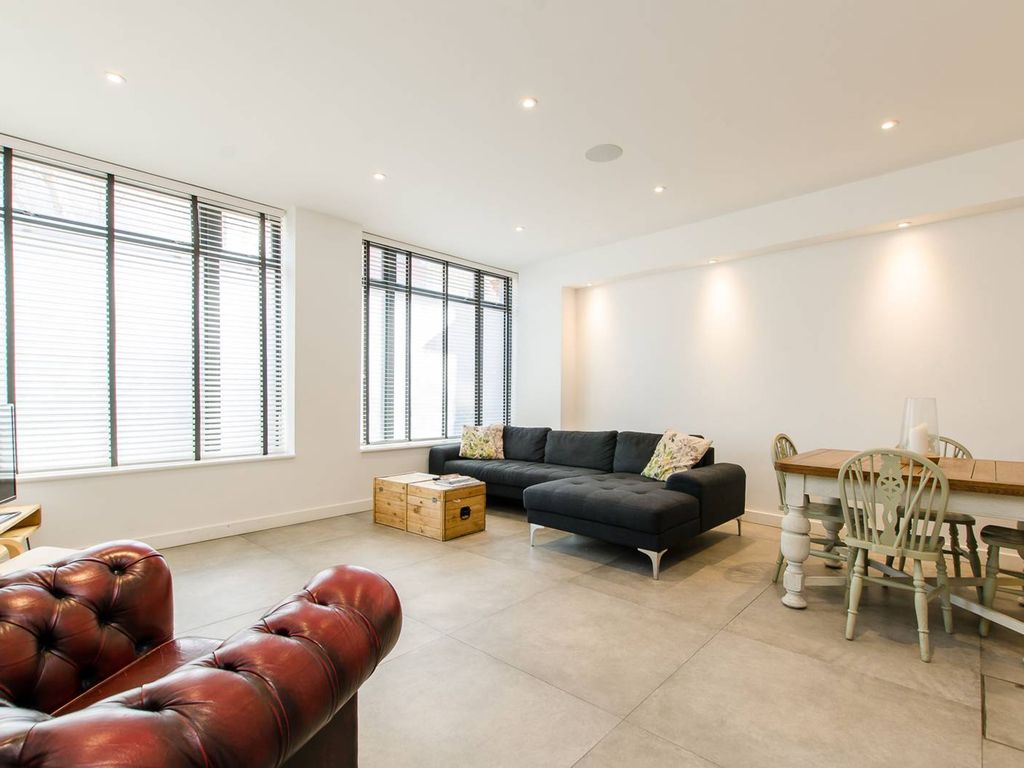 2 bed flat to rent in The Denim Factory, Shoreditch, London E1, £3,250