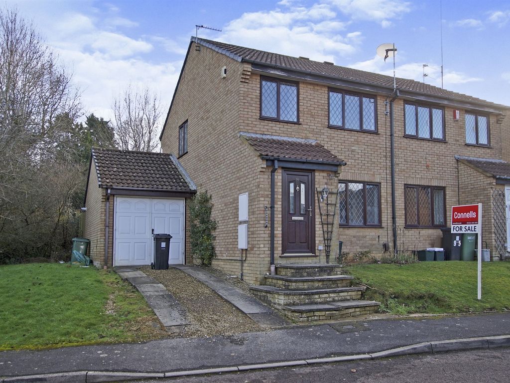 3 bed semidetached house for sale in Slimbridge Close, Yate, Bristol