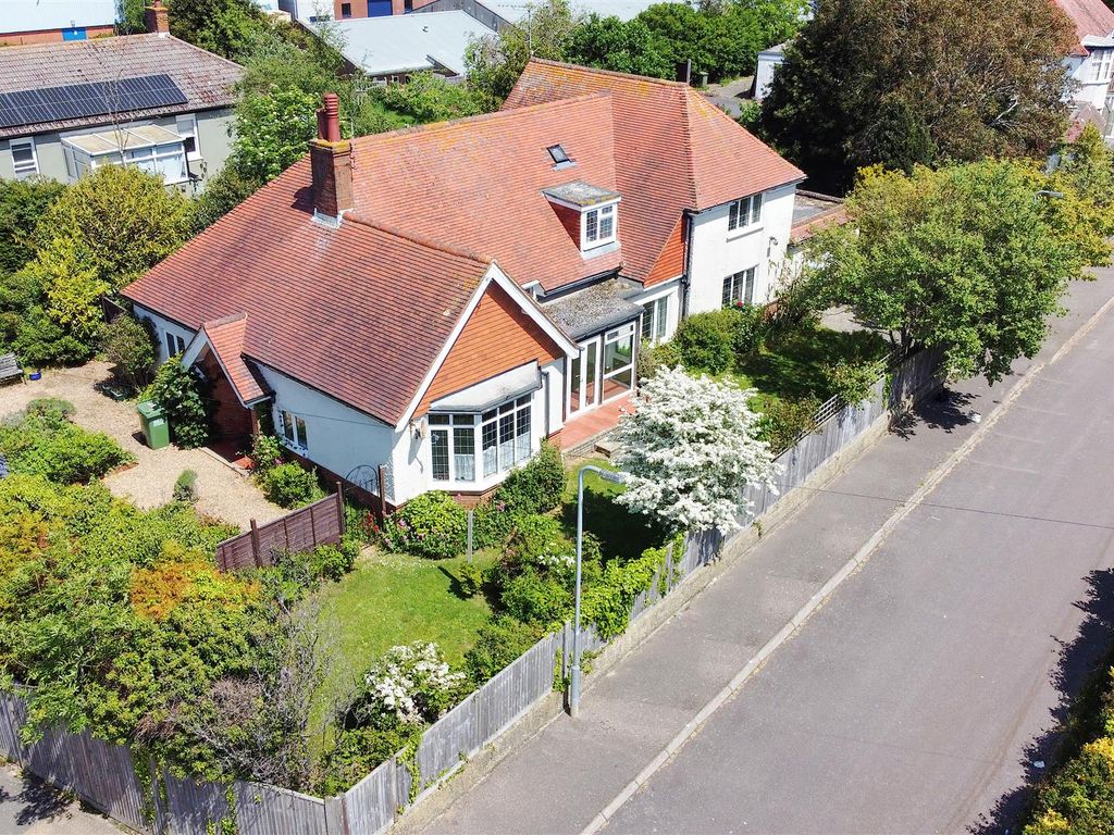 6 bed detached house for sale in Penland Road, BexhillOnSea TN40, £