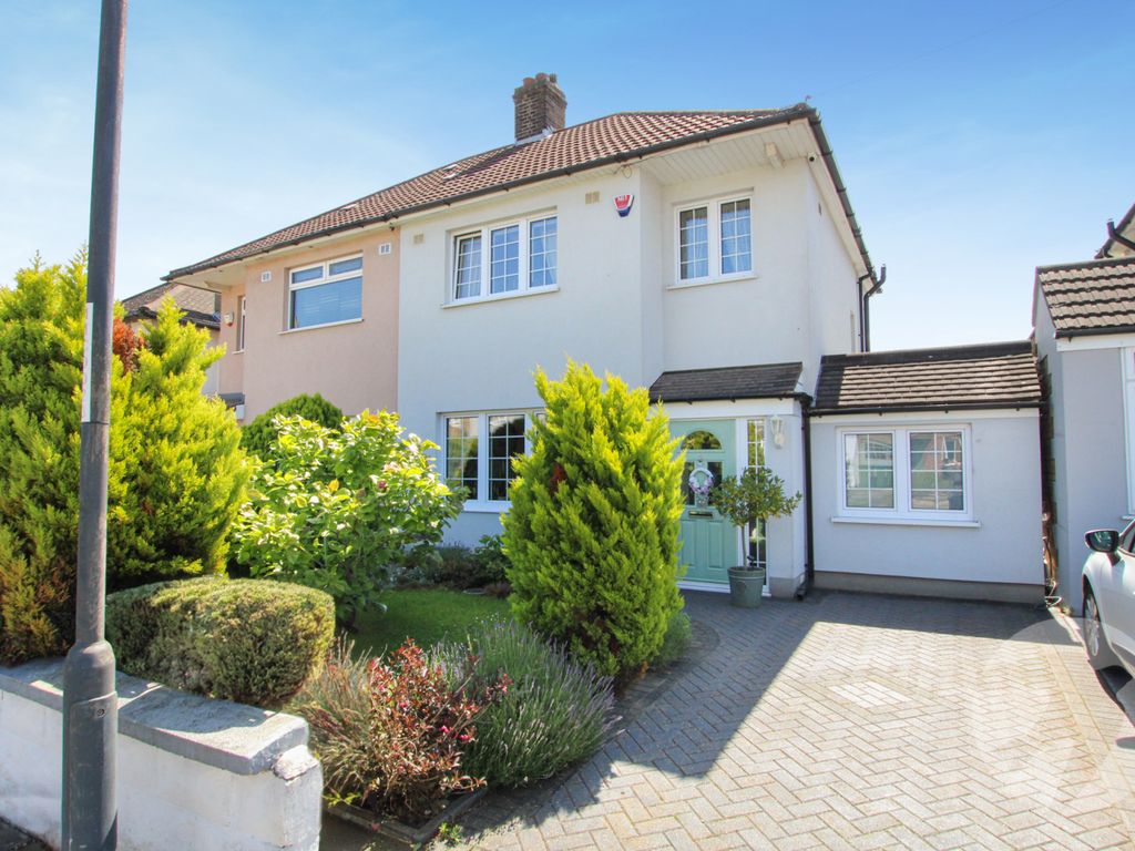 3 bed semidetached house for sale in Dunblane Road, London SE9, £