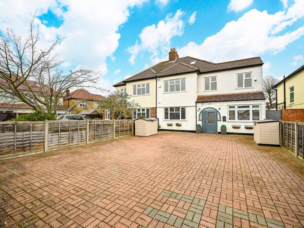 5 bed semidetached house for sale in Broadlands Way, Worcester Park