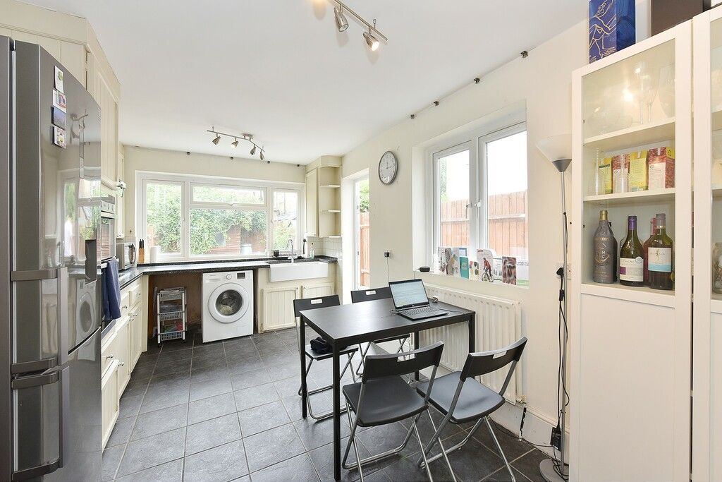 Room to rent in Kimbell Gardens, Parsons Green SW6, £1,192 pcm Zoopla