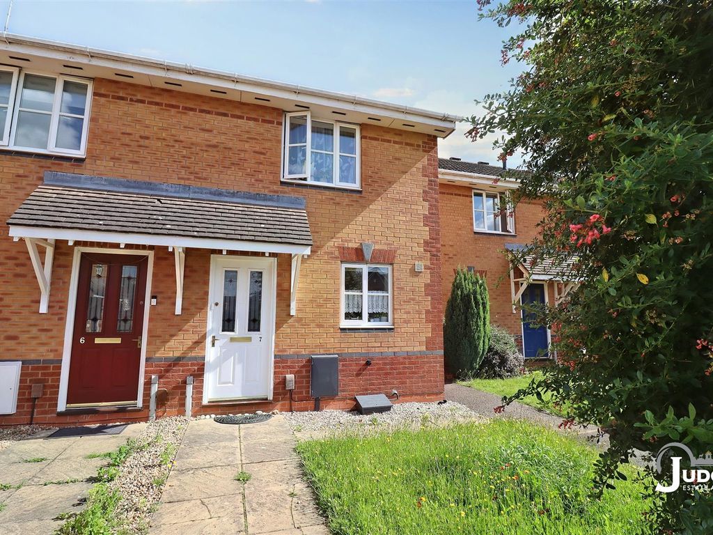 2 bed end terrace house for sale in Pretoria Close, Leicester LE4, £