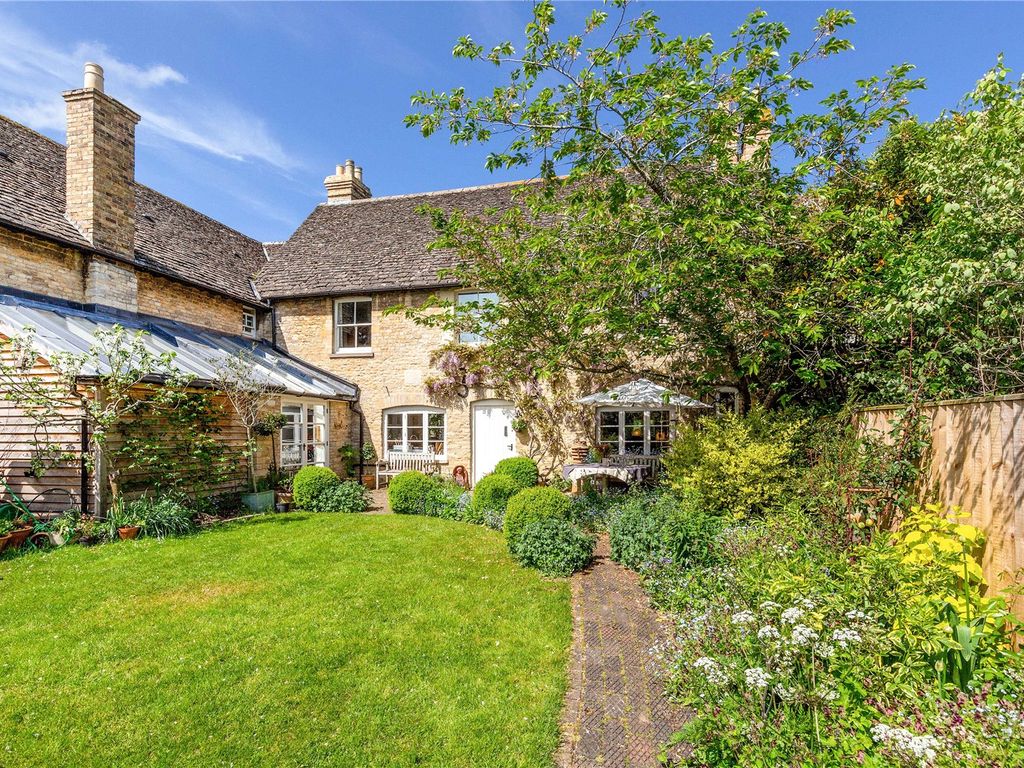 4 bed terraced house to rent in Lower Street, Islip, Kidlington