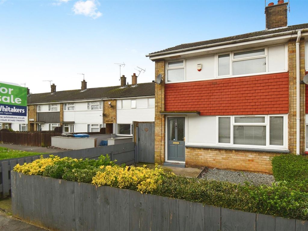 3 bed end terrace house for sale in Garrick Close, Hull HU8, £105,000