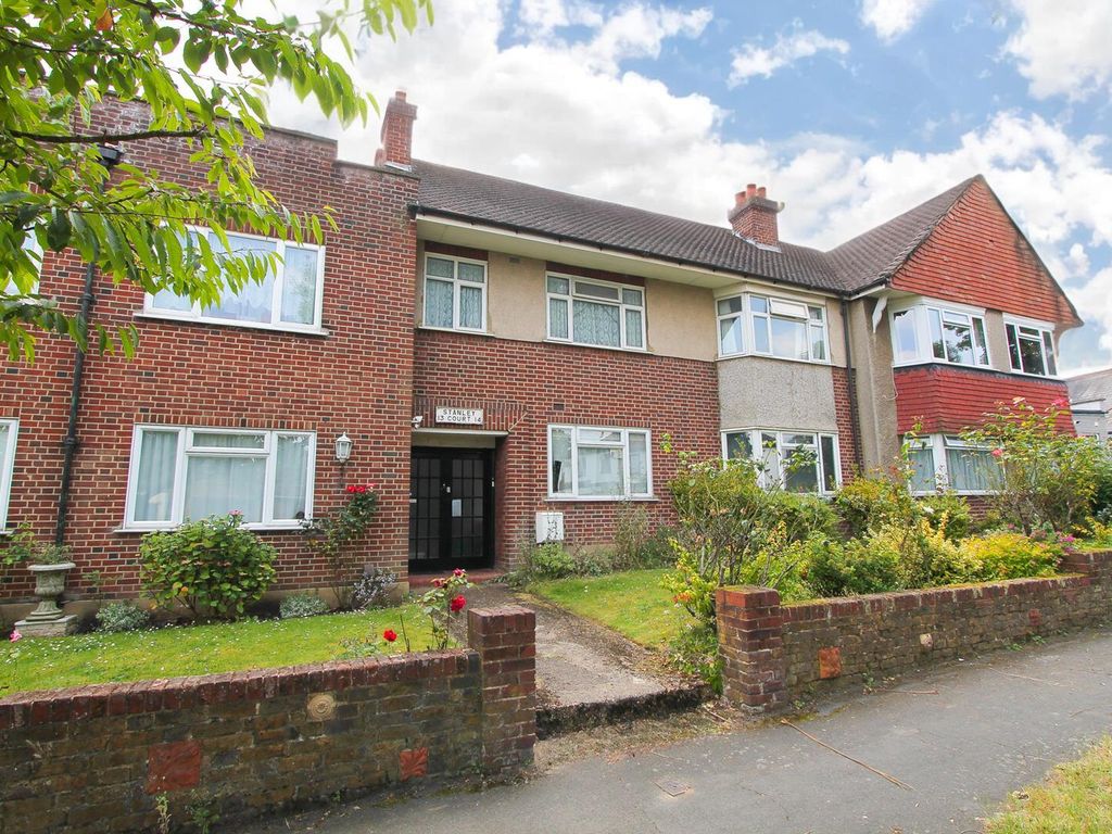 2 bed flat for sale in Stanley Court, Woodfield Avenue, Carshalton SM5