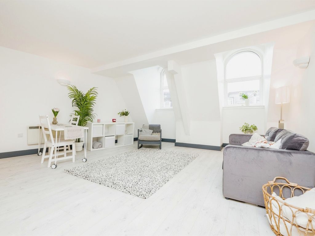 1 bed flat for sale in Westgate Street, Cardiff CF10, £135,000 Zoopla