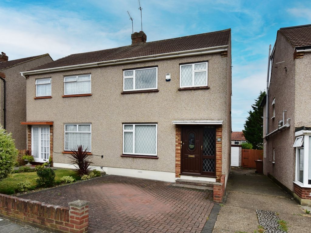 3 bed semidetached house for sale in Fairfield Close, Blackfen, Sidcup
